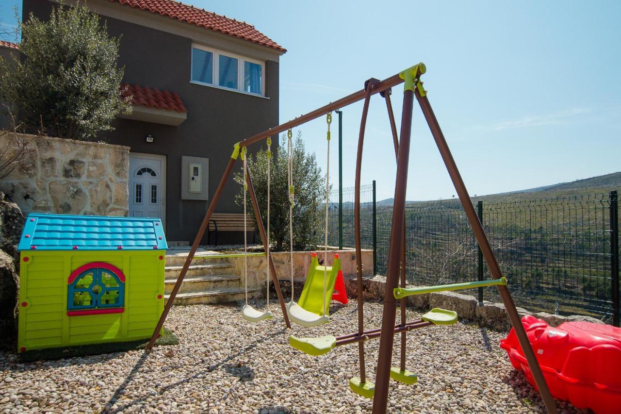 Holiday Home Moliva Donje Sitno Exterior photo