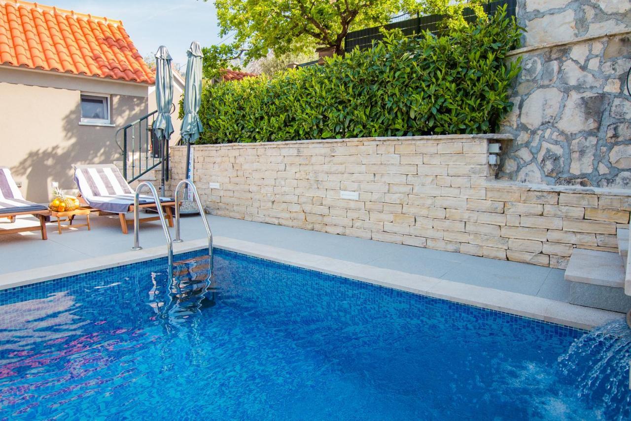Holiday Home Moliva Donje Sitno Exterior photo